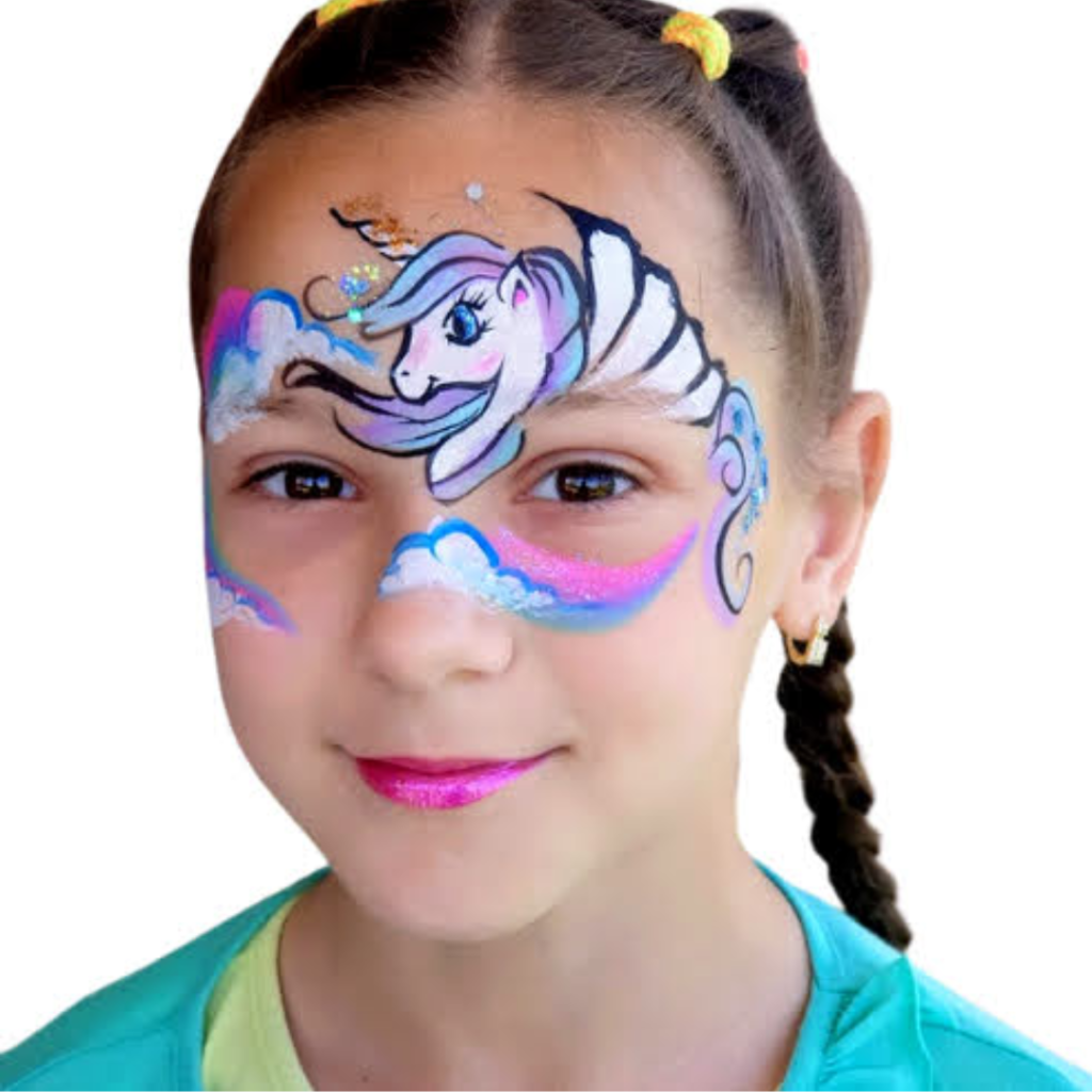 ציור פנים חד קרן לילדה בגווני ורוד כחול ולבן – איפור פנים צבעוני לילדים